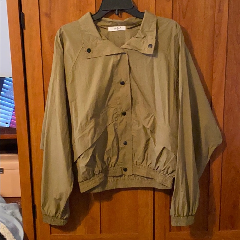 Rain jacket with pockets *brand new*